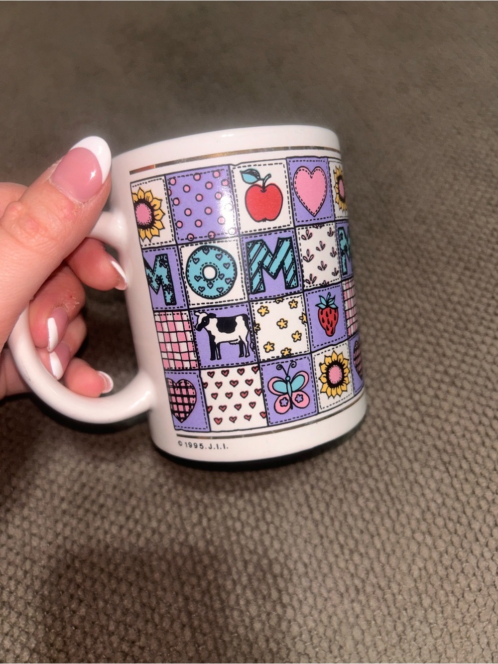 1995 Colorful 'MOM' Patchwork Ceramic Mug - Pastel Floral & Fruit Design